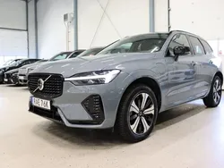 Grå Begagnad 2022 Volvo XC60 Plus SUV | 479 800 kr (Marknadspris)