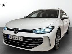 Vit (pure white) Begagnad 2024 VW Passat Elegance Kombi | 449 900 kr