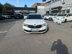 Vit Begagnad 2020 Skoda Octavia Ambition Kombi | 139 900 kr