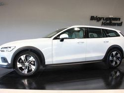 Vit (ice white ) Begagnad 2019 Volvo V60 CC Kombi | 334 900 kr (Lite dyr)