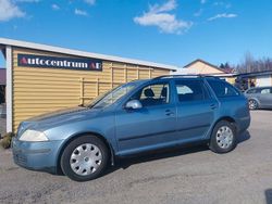 Ljusgrå (grå) Begagnad 2008 Skoda Octavia Kombi | 24 900 kr (Lite dyr)