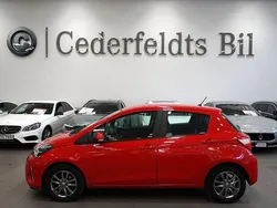 Röd Begagnad 2018 Toyota Yaris Active Halvkombi | 129 700 kr (Marknadspris)