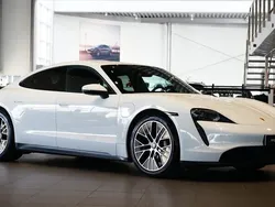 Vit Begagnad 2022 Porsche Taycan Sedan | 595 000 kr