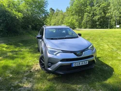 Silver Begagnad 2018 Toyota RAV4 Hybrid Edition SUV | 189 000 kr (Bra pris)