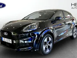 Svart (black) Ny 2025 Ford Puma Gen-E Halvkombi | 397 375 kr
