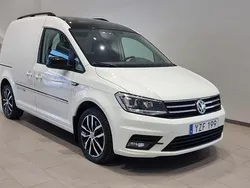 Flerfärgad (candyvit/svart tak) Begagnad 2018 VW Caddy Minibuss | 175 000 kr (Marknadspris)