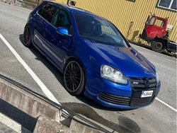 Blå Begagnad 2006 VW Golf V R Halvkombi | 125 000 kr