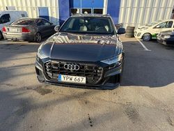 Grå Begagnad 2018 Audi Q8 S-Line SUV | 585 000 kr