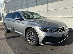 Silver Begagnad 2022 VW Passat GTE Kombi | 300 000 kr (Marknadspris)
