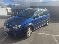 Blå Begagnad 2009 VW Touran Cross Minibuss | 44 900 kr (Superpris)