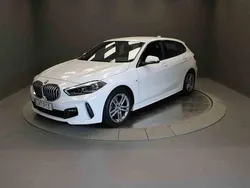 Vit Begagnad 2021 BMW 118 Halvkombi | 259 000 kr