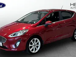 Röd (red) Begagnad 2017 Ford Fiesta Titanium Halvkombi | 94 000 kr (Lite dyr)