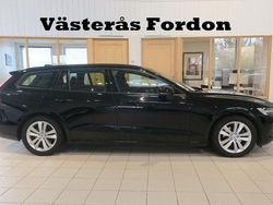 Svart Begagnad 2018 Volvo V60 Momentum Kombi | 225 900 kr (Marknadspris)