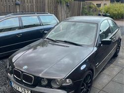 Svart Begagnad 2002 BMW 325 Halvkombi | 50 000 kr (Marknadspris)