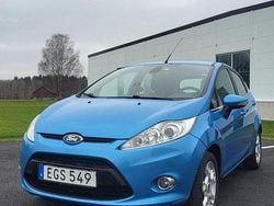 Blå Begagnad 2012 Ford Fiesta Titanium Halvkombi | 37 000 kr (Marknadspris)