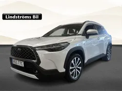 Vit Begagnad 2022 Toyota Corolla Cross Style SUV | 369 900 kr (Marknadspris)