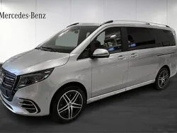 Grå Ny 2025 Mercedes V300 Avantgarde Minibuss | 961 730 kr (Marknadspris)