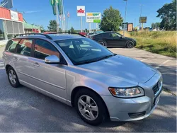 Grå Begagnad 2011 Volvo V50 Kinetic Kombi | 45 000 kr