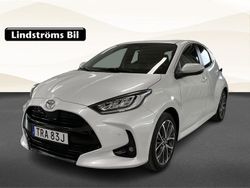 Vit Ny 2024 Toyota Yaris Hybrid Style Halvkombi | 326 800 kr (Lite dyr)