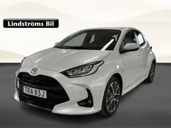 Vit Ny 2024 Toyota Yaris Hybrid Style Halvkombi | 344 800 kr (Dyr)