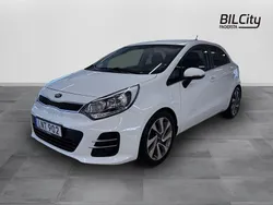 Vit Begagnad 2016 Kia Rio Halvkombi | 74 900 kr (Marknadspris)