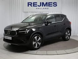 Svart Begagnad 2022 Volvo XC40 Plus SUV | 389 500 kr (Marknadspris)