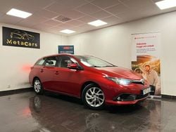 Mörkröd (röd) Begagnad 2016 Toyota Auris Active Kombi | 75 000 kr (Marknadspris)