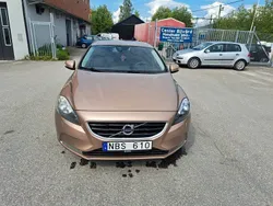 Brun Begagnad 2012 Volvo V40 Kinetic Kombi | 88 999 kr (Marknadspris)