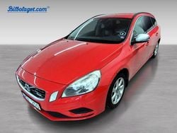 Röd Begagnad 2012 Volvo V60 R-Design Kombi | 99 000 kr (Marknadspris)