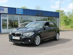 Svart (sapphire black metallic) Begagnad 2015 BMW 118 M Sport Halvkombi | 189 800 kr (Lite dyr)