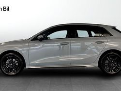 Pilgrå pärleffekt Begagnad 2025 Audi A3 Proline Sedan | 314 900 kr (Marknadspris)