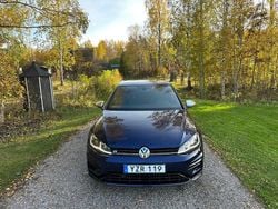 Blå Begagnad 2018 VW Golf VII R Halvkombi | 339 000 kr