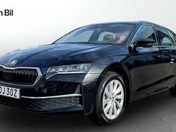 Svart Begagnad 2025 Skoda Octavia Selection Kombi | 299 900 kr (Marknadspris)