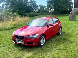 Röd Begagnad 2013 BMW 118 Halvkombi | 53 900 kr (Lite dyr)