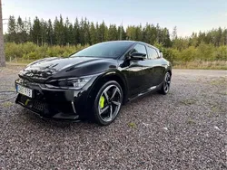Svart Begagnad 2023 Kia EV6 SUV | 420 000 kr