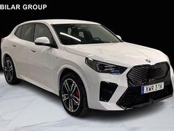Vit (alpinvit ) Begagnad 2024 BMW iX2 M Sport SUV | 559 000 kr (Marknadspris)