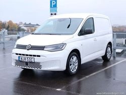 Vit svart Begagnad 2022 VW Caddy S Minibuss | 209 500 kr (Bra pris)