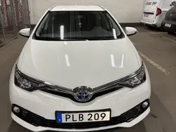 Vit Begagnad 2017 Toyota Auris Hybrid Comfort Kombi | 185 000 kr (Dyr)