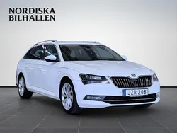 Vit Begagnad 2015 Skoda Superb LAURIN & KLEMENT Kombi | 169 795 kr (Marknadspris)