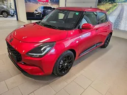 Röd Ny 2024 Suzuki Swift Halvkombi | 268 700 kr (Dyr)