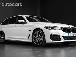 Vit Begagnad 2022 BMW 530e M Sport Kombi | 398 750 kr (Marknadspris)