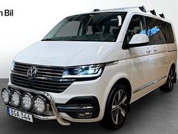 Ljusgrå Begagnad 2022 VW Multivan Highline Minibuss | 639 900 kr (Marknadspris)
