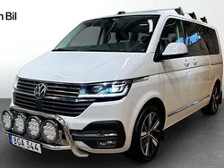 Ljusgrå Begagnad 2022 VW Multivan Highline Minibuss | 639 900 kr (Marknadspris)