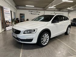 Vit Begagnad 2016 Volvo V60 CC Kombi | 134 900 kr (Marknadspris)