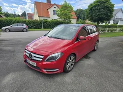 Röd Begagnad 2013 Mercedes B180 Minibuss | 85 000 kr (Marknadspris)