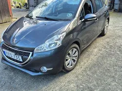 Grå Begagnad 2015 Peugeot 208 Halvkombi | 55 000 kr (Lite dyr)