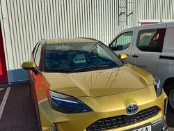 Gul Begagnad 2022 Toyota Yaris Cross SUV | 289 900 kr (Marknadspris)