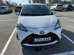 Vit Begagnad 2020 Toyota Yaris Hybrid Active Halvkombi | 120 000 kr (Bra pris)