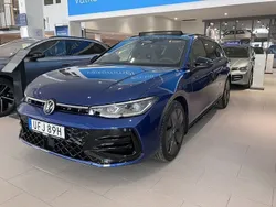 Blå Ny 2025 VW Passat R-line Kombi | 644 900 kr
