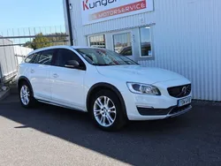 Vit Begagnad 2016 Volvo V60 CC Momentum Kombi | 149 000 kr (Bra pris)